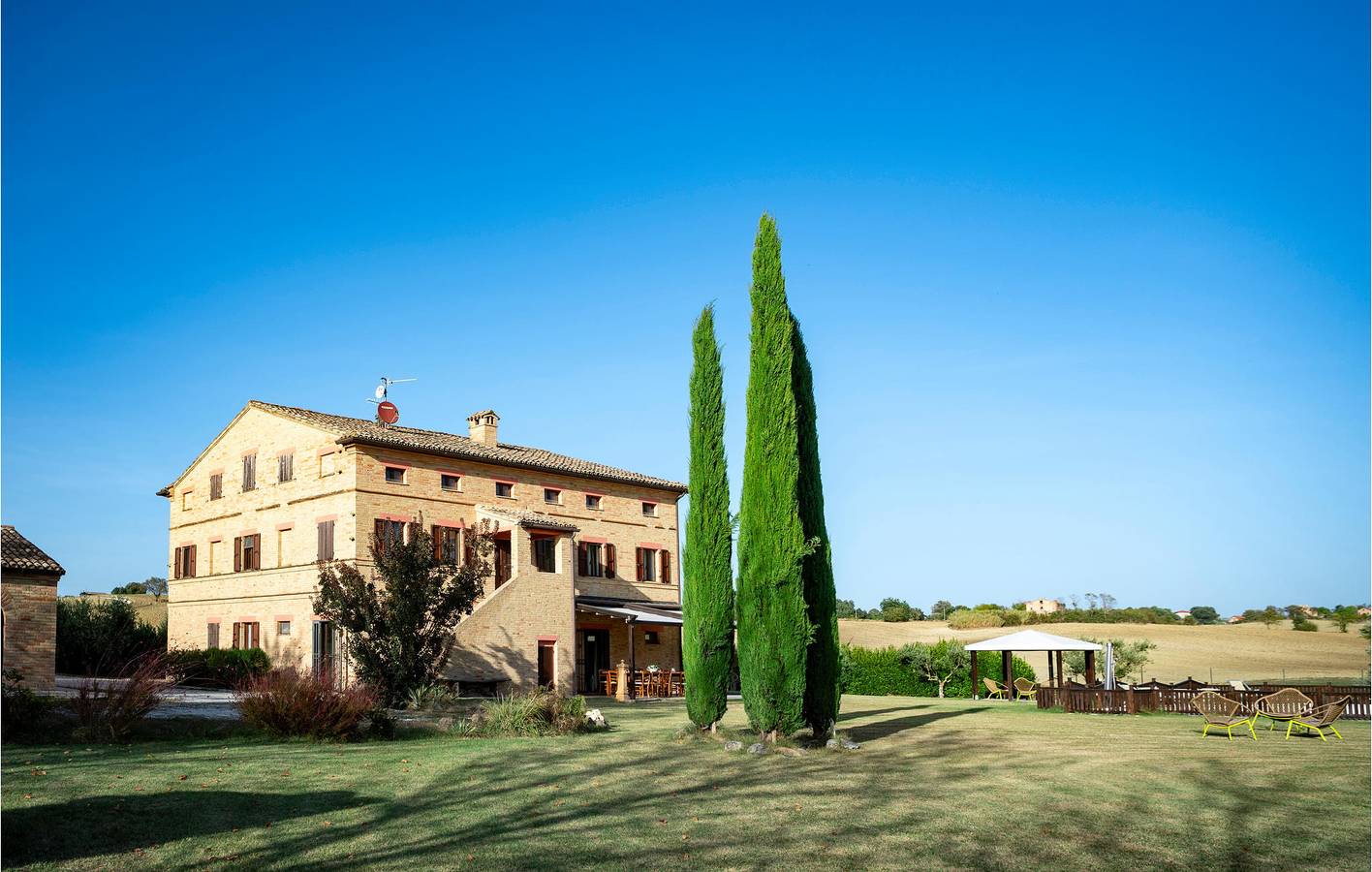 Holiday home for 12 people with garden in Treia (Italy), Macerata Province