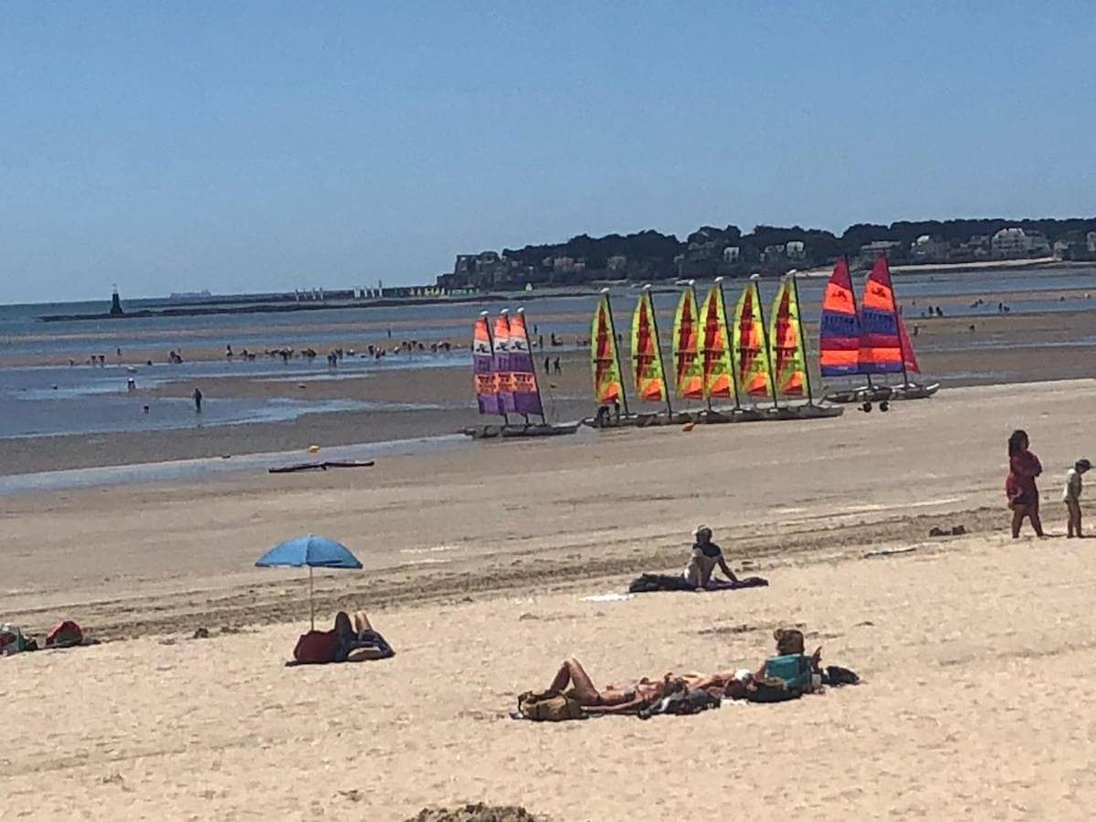 Appartement entier, Tout Confort 6 personnes proche plage Benoit in Morangis, Essonne