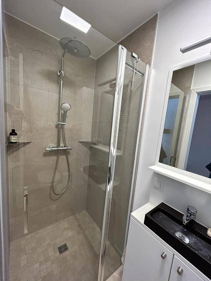 Double Room with Private Bathroom in Sart-Dames-Avelines, Waals-Brabant