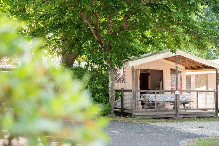 Camping pour 4 personnes, avec terrasse et jardin - 1