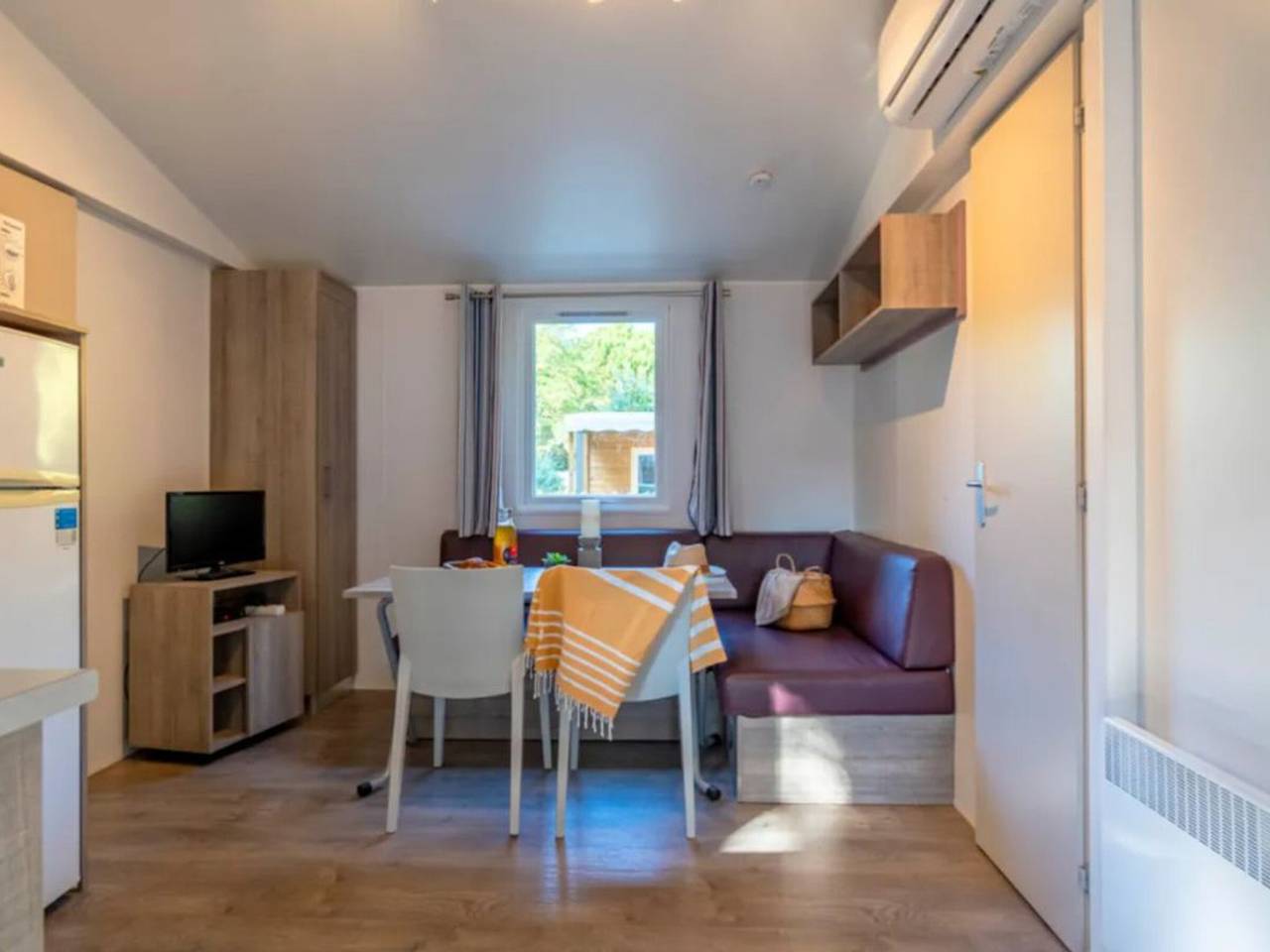 Gemütliches Mobilheim mit Terrasse in Rivedoux-Plage für 4 Pers. in Rivedoux-Plage, Ile de Re