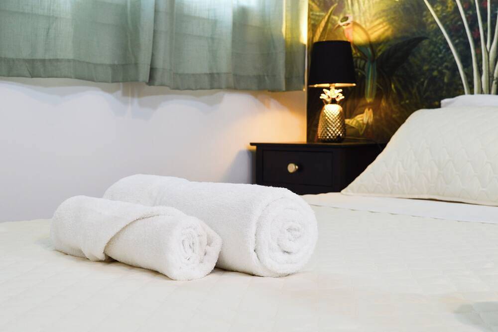 Apartamento entero, Tropical escape 20 meters from the sea- Richard's Tropical Apartment in Capo d'Orlando, Provincia de Messina