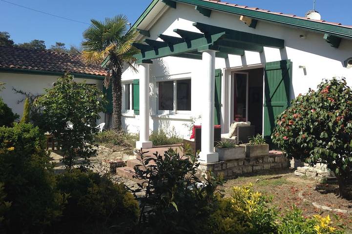 Location de vacances pour 6 personnes, avec jacuzzi ainsi que terrasse et jardin dans Golf de Chiberta