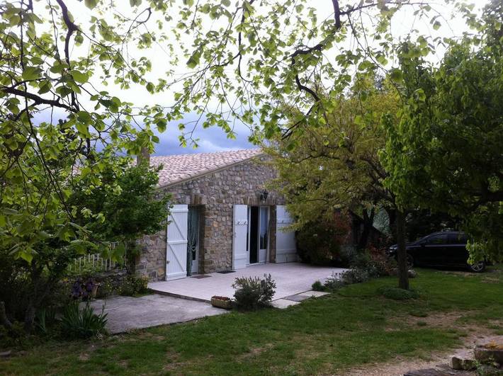 Gîte pour 4 personnes, avec jardin à Sainte-Jalle