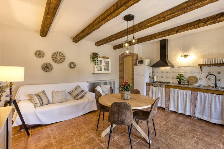 Casa rural 'Can Planas 1' con piscina compartida, Wi-Fi y aire acondicionado in Fonolleres (Girona), Parlabá