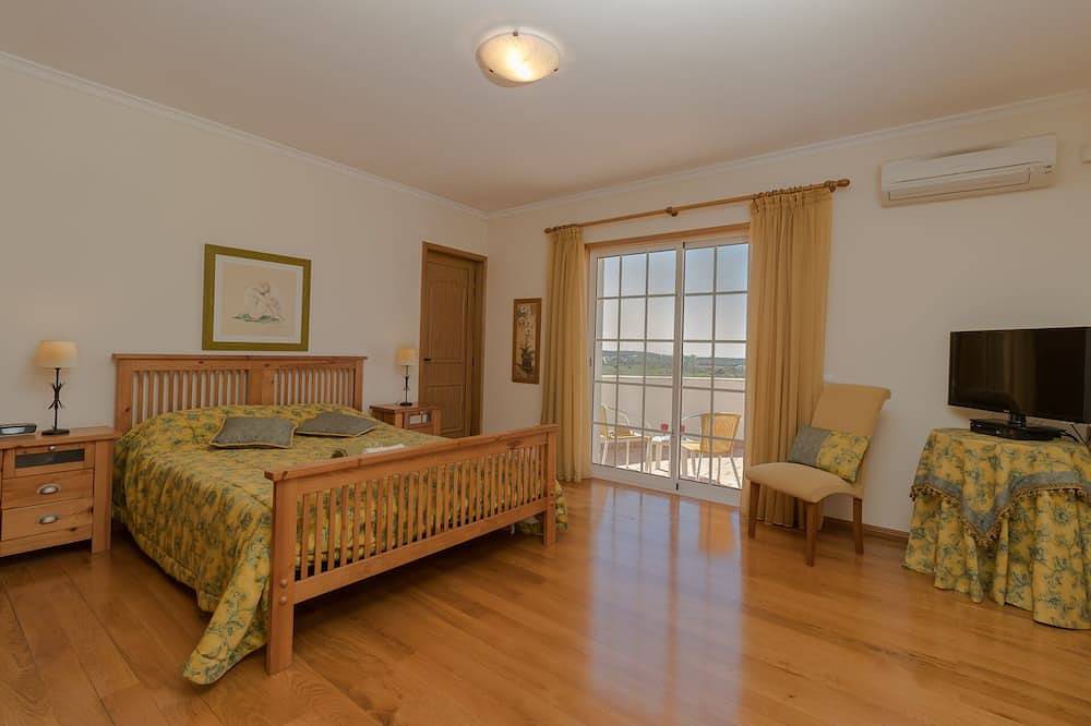 Luxuriöse freistehende Villa mit 6/7 Schlafzimmern, privatem Pool und Spielzimmer in Castro Marim, Faro Distrikt