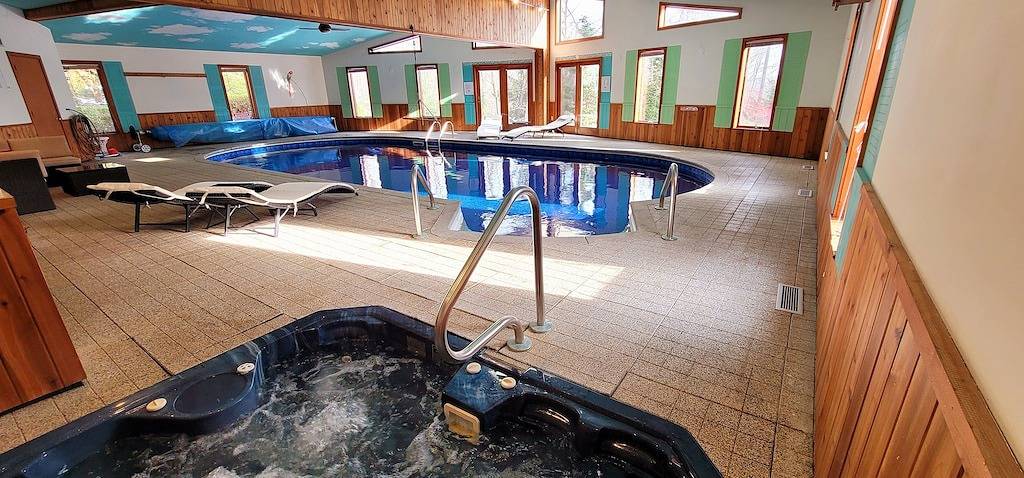 Vacation rental for 16 people, with yard in Berks County