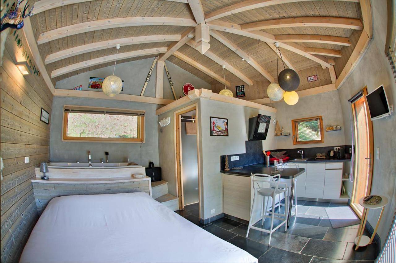 Deluxe Double Room with Bath in Saint-Jean-d'Aulps, Les Portes du Soleil