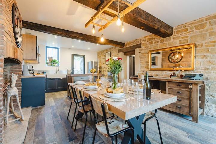 Location de vacances pour 5 personnes, avec terrasse et jardin dans Livré-sur-Changeon