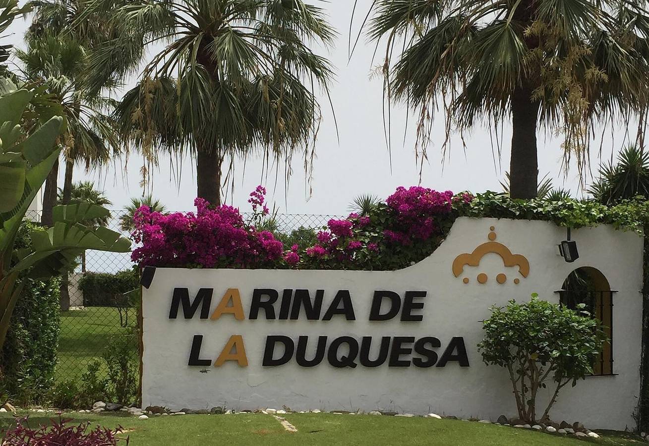 Ganze Wohnung, Ferienwohnung "Marina La Duquesa Beach Resort" mit Meerblick, Pool, Terrasse & Garten in Puerto de la Duquesa, Manilva