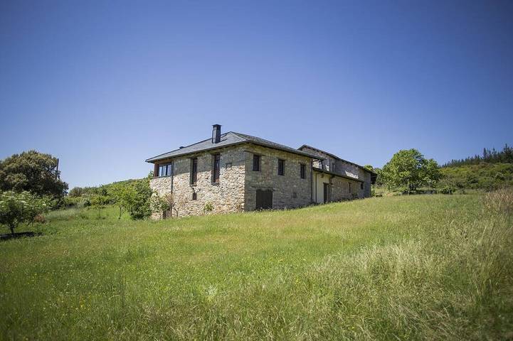 Gîte pour 10 personnes, avec terrasse, animaux acceptés - 1