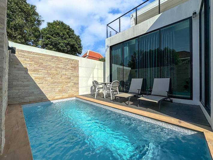 Chalet para 4 personas, con jacuzzi además de balcón y piscina - 1