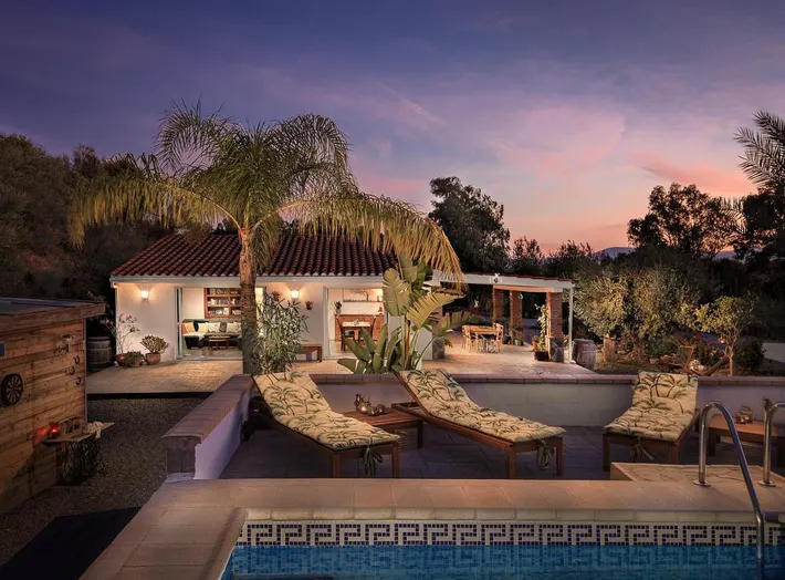 Alojamiento y desayuno para 2 personas, con piscina y jardín - 1