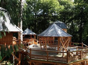 Cabane dans les arbres pour 6 personnes, avec jardin ainsi que balcon et jacuzzi en Cotes-d'Armor