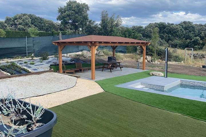 Casa de vacaciones para 6 personas, con vistas y jardín además de balcón y piscina - 1