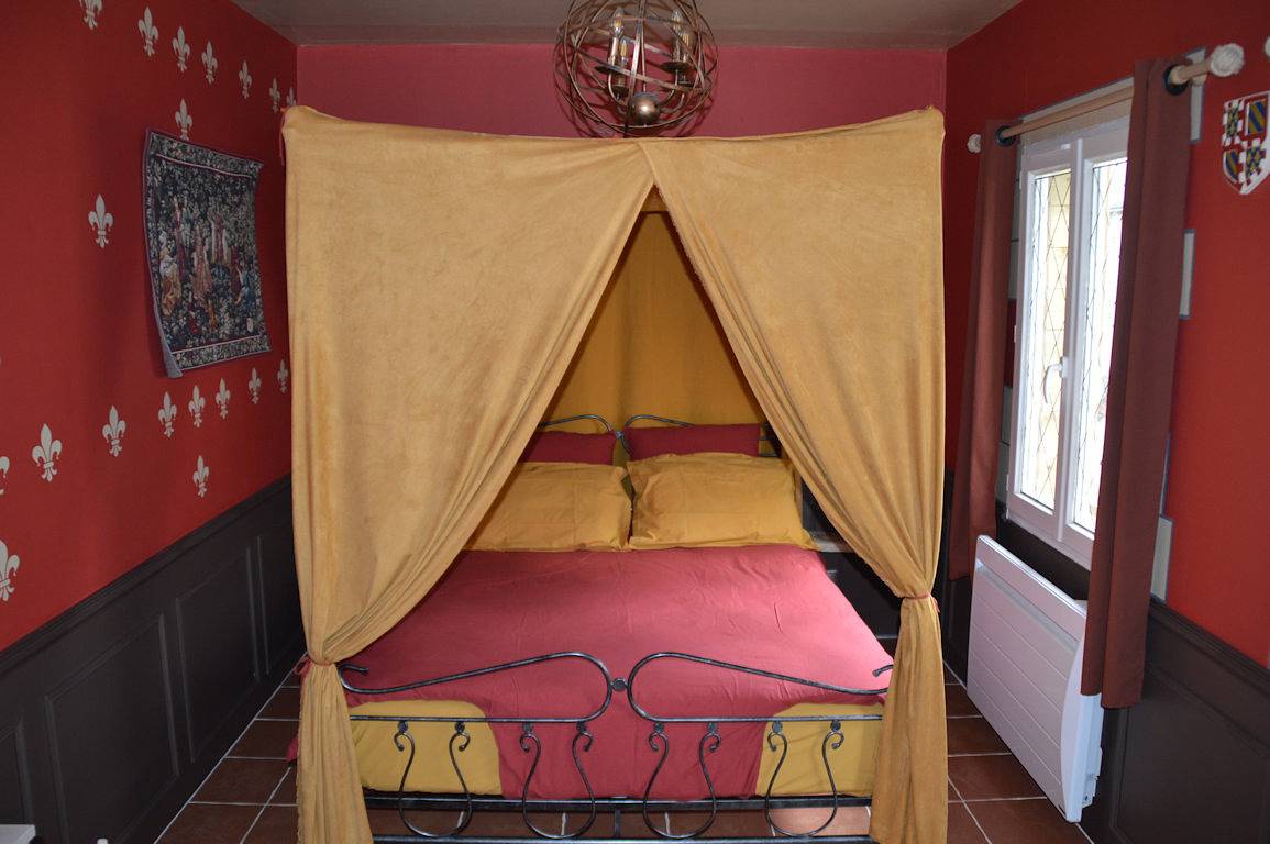 Chambres d'hôtes à thème - Amboise - Chambre Guerre de 100 ans in Amboise, Région de Tours