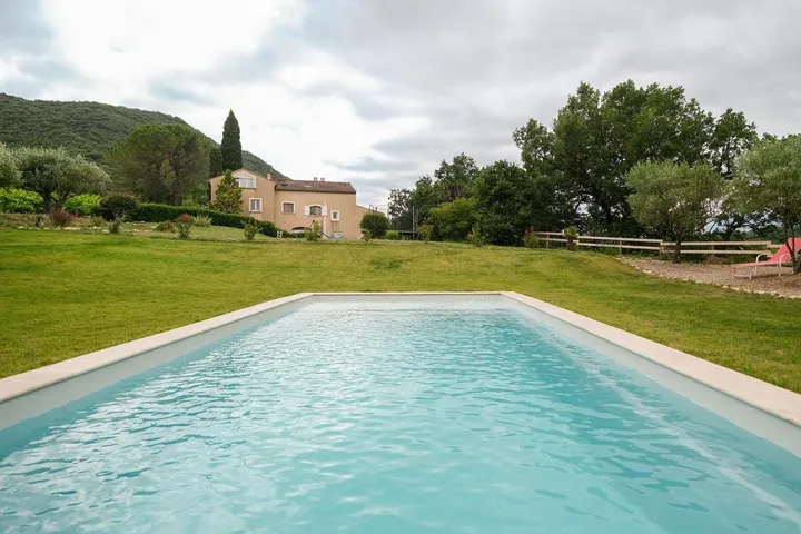 Casa de vacaciones para 10 personas, con piscina además de vistas y jardín - 1