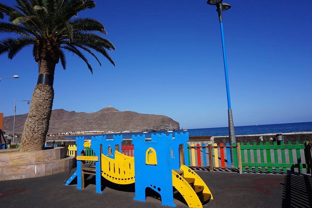 Apartamento entero, Apartamento junto playa, vistas al mar, Wifi gratis y Tv St in Playa de Gran Tarajal, Gran Tarajal