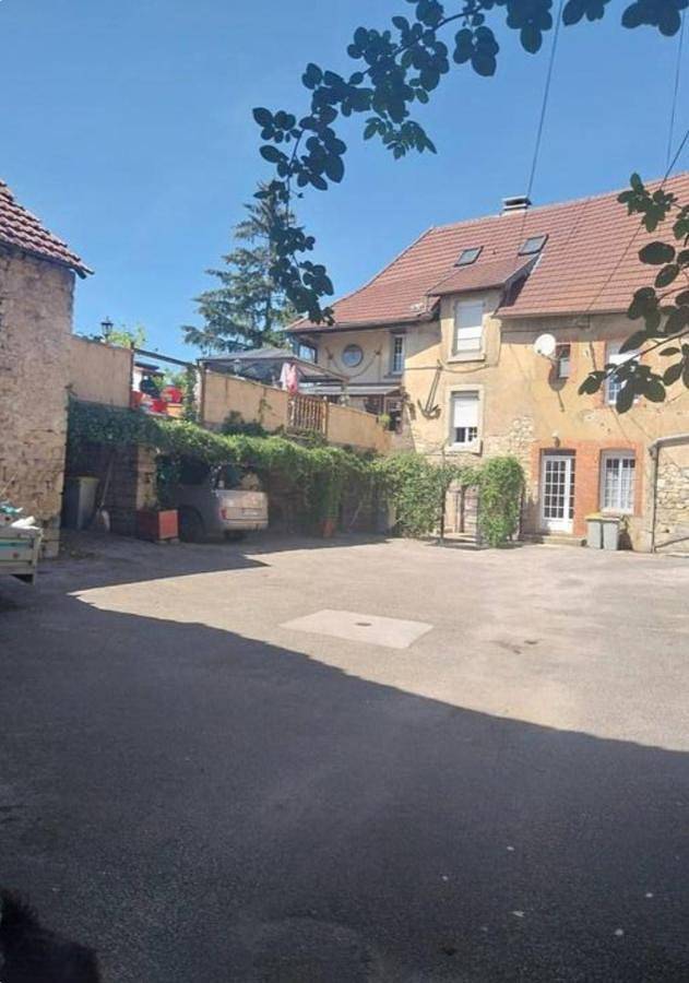Gîte pour 4 personnes, avec vue à Grozon