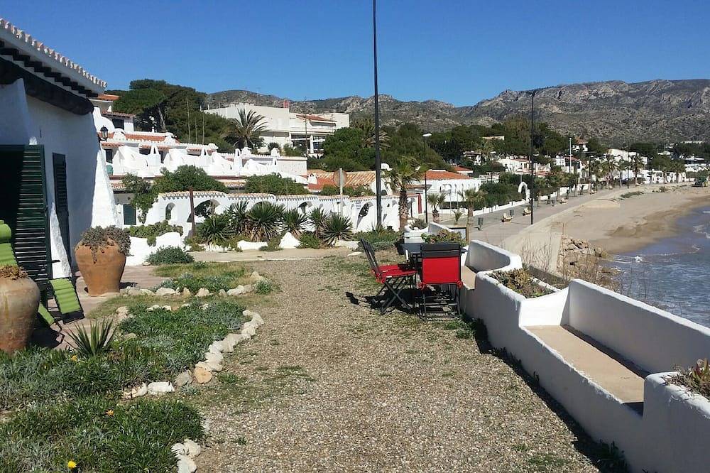 Rent pleasant house with direct access to the beach in Platja de l'Almadrava, Vandellòs i l'Hospitalet de l'Infant