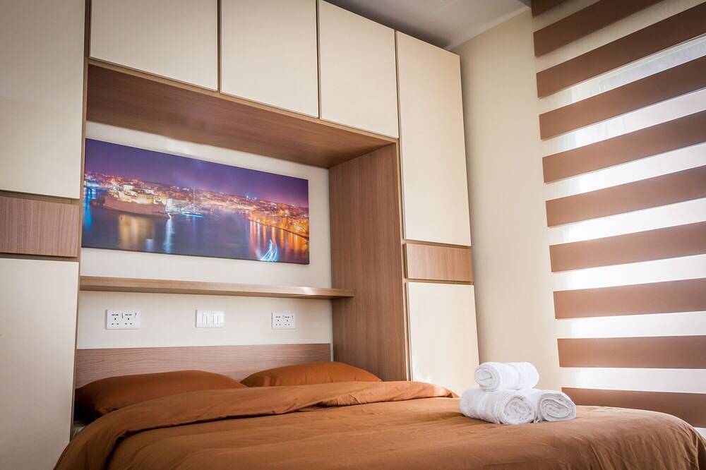 Entire apartment, Brand new luxurious sea front apartment in Xghajra, Malta Island