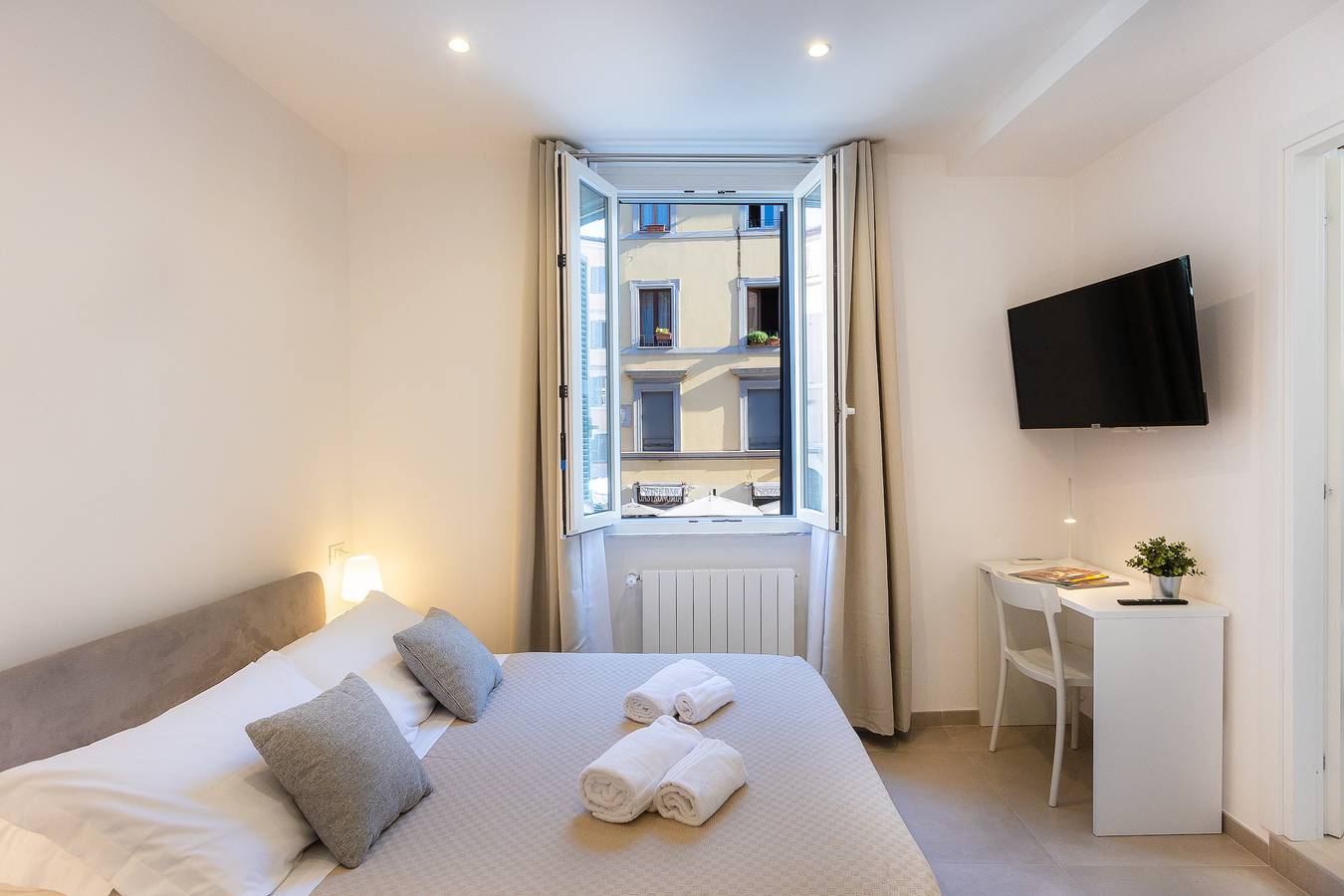 Entire apartment, Apartment 'Trilocale' close to City Centre with Wi-Fi in Rome City Center, Rome