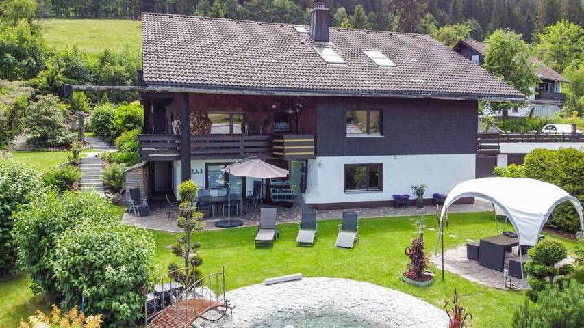 Hütte für 7 Personen, mit Ausblick und Garten in Feldberg - 2