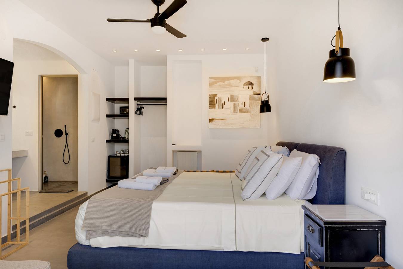 Studio Apartment "Blueros - Black Stone Suite" with Sea View, Shared Pool & Wi-Fi in Poseidonia, Syros