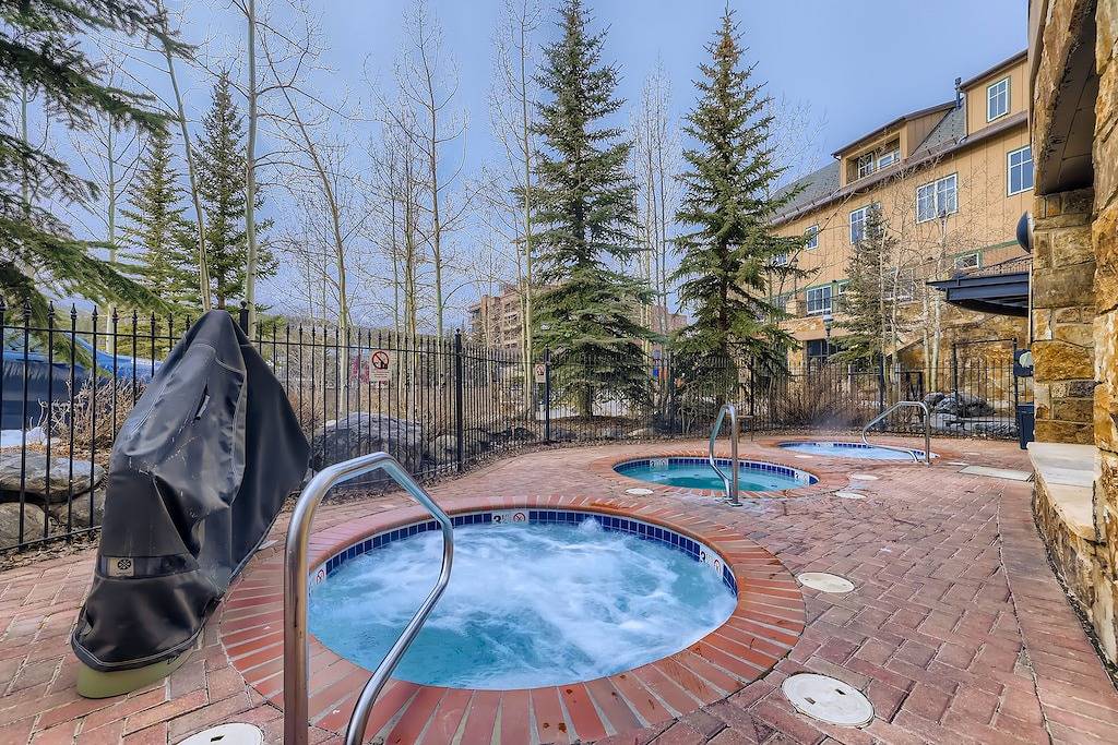 Ganze Wohnung, Luxury Ski In/Out Condo~Parking~Pool~ Hot Tub~ Best Location!! in Arapaho and Roosevelt National Forests