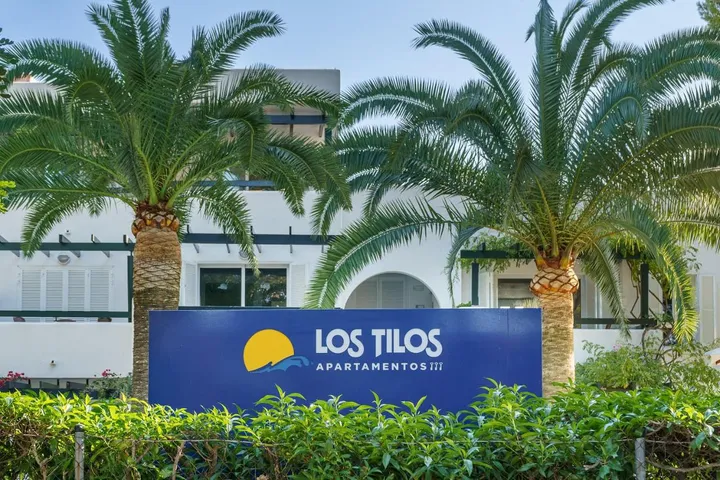 Aparthotel para 4 personas, con vistas además de piscina y jardín, Se admiten mascotas - 1