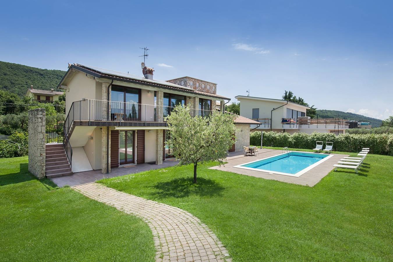 Ca' Bosca : Villa d’Exception avec Piscine Privée, Rooftop et Vue sur le Lac à Albisano in Torri del Benaco, Montagnes autour du lac de Garde