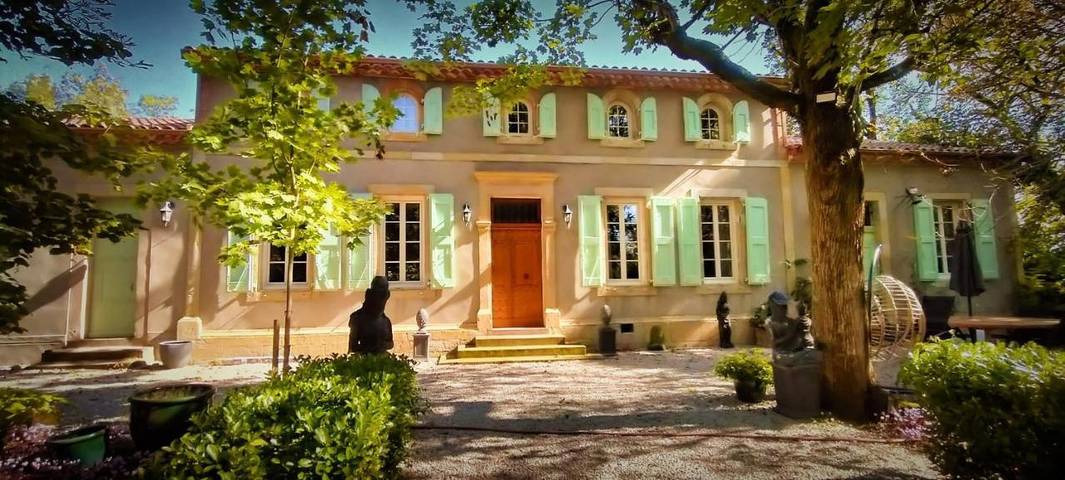 Location de vacances pour 2 personnes, avec Terrasse et Jardin ainsi que Piscine et Vue à Lamillarié
