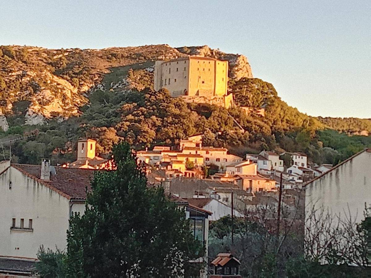 Appartement entier, Two-Bedroom Apartment in Meyrargues, Région d'Aix-en-Provence