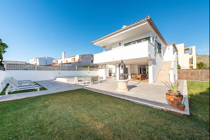 Location de vacances pour 7 personnes, avec Balcon/Terrasse ainsi que Jardin et Piscine dans Las Palmeras