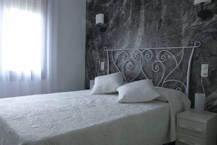 Gîte pour 10 personnes, avec jacuzzi et jardin à Navata - 3