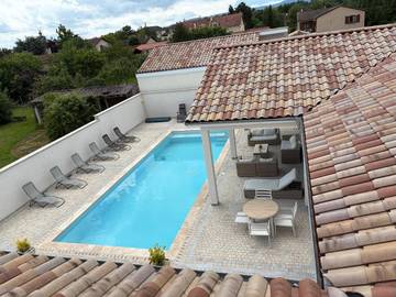Gîte pour 6 personnes, avec vue ainsi que piscine et jardin à Crêches-sur-Saône
