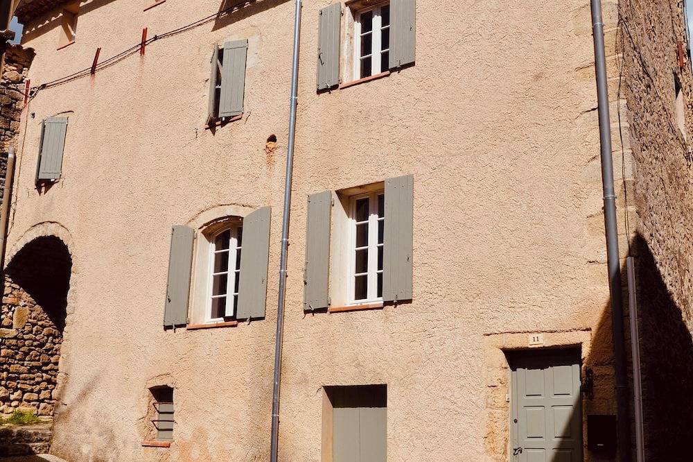 Ancienne maison dans un village perché in Viens, Regionaler Naturpark Luberon