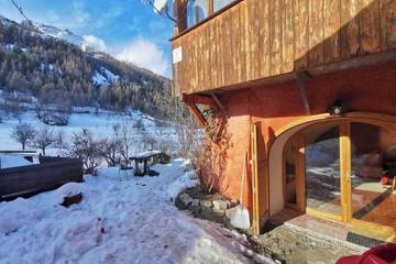 Gîte pour 6 personnes, avec jardin à Champcella