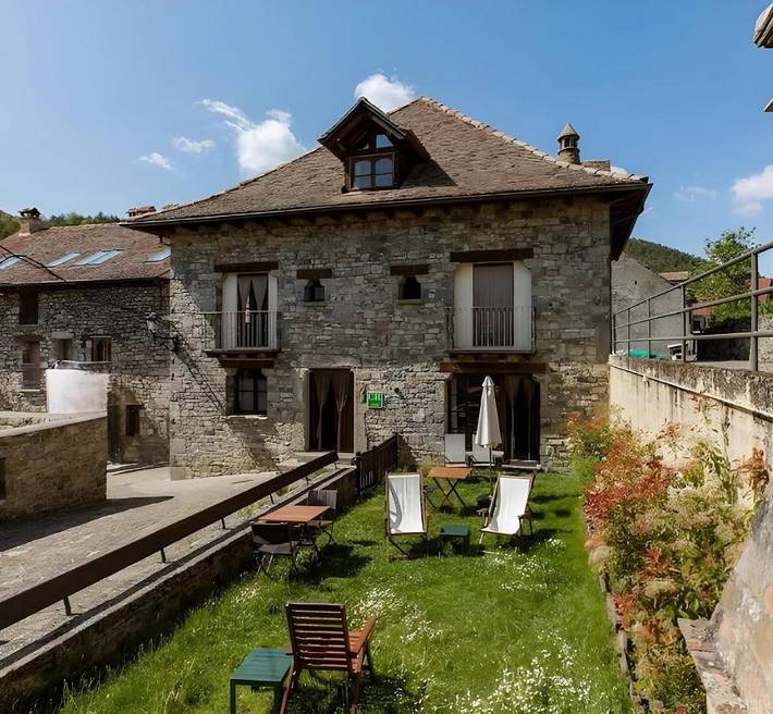 Casa rural para 2 personas, con jardín y balcón en La Jacetania