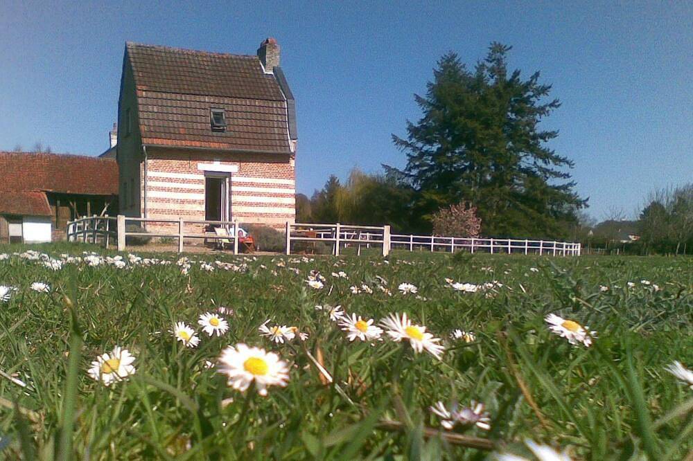 Waterfront doll's house, bicycles, barbecue in Épagne-Épagnette, Abbeville region