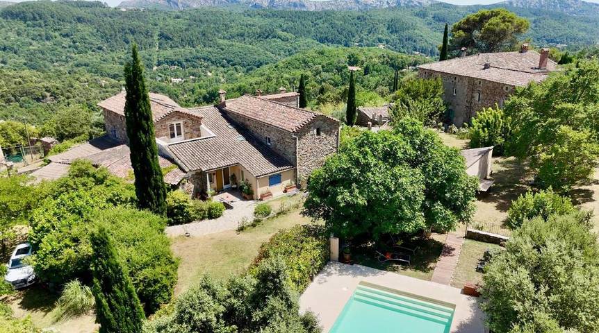 Maison de vacances pour 2 personnes, avec Terrasse et Jardin ainsi que Piscine et Vue à Saint-Sébastien-d'Aigrefeuille