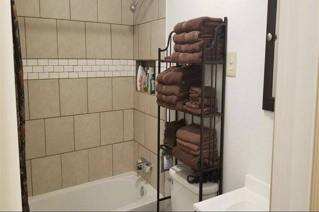 The Red House-Ten minutes to San Augustine boat launch at Sam Rayburn Lake in Sabine County