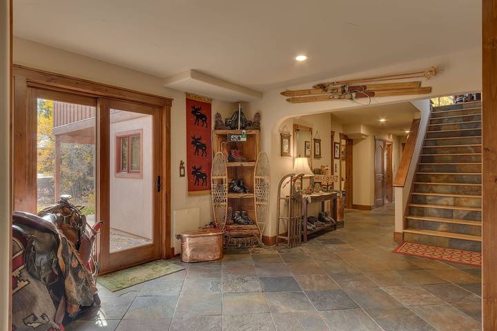 Vacation rental for 12 people, with yard in Squaw Valley