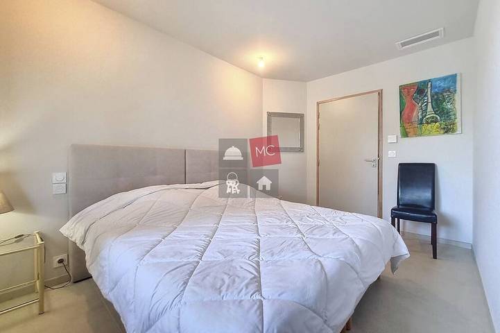 Gîte pour 4 personnes, avec terrasse et jardin dans Golf De Beauvallon - 3