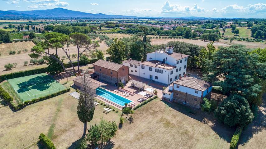 Villa per 12 persone, con Terrazza e Giardino a Monte San Savino