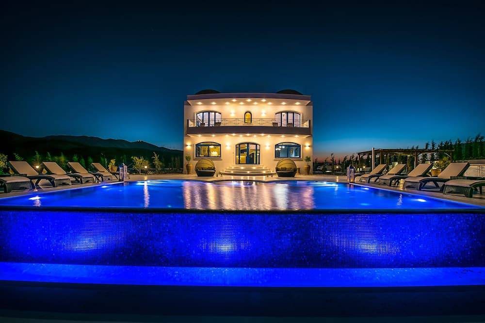 Casa vacanza a Achlada a partire da 957€ a notte
