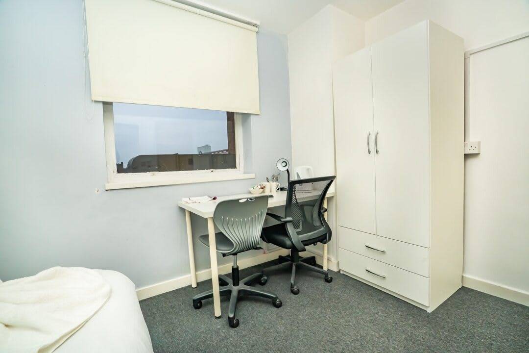 Entire apartment, 2 Budget En-Suite Rooms with Shared Kitchen in Coventry, Birmingham Area