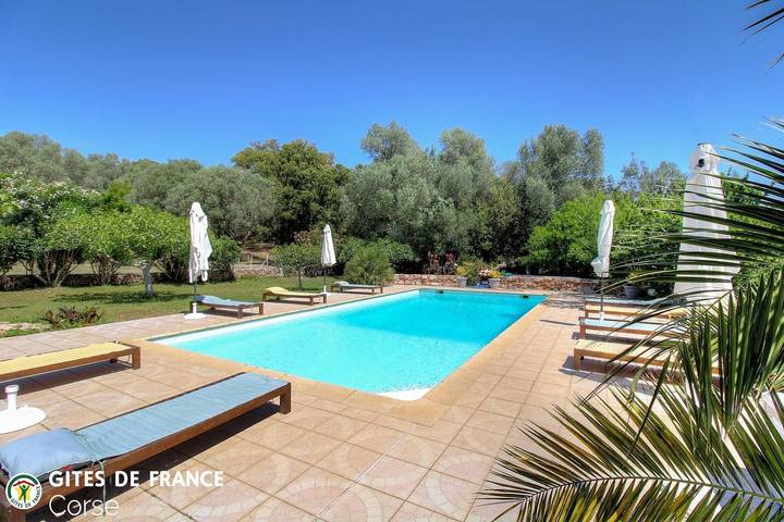 Gîte pour 6 personnes, avec Terrasse ainsi que Jardin et Piscine à Porto-Vecchio