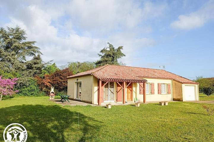 Location de vacances pour 6 personnes, avec jardin à Sauzet (Lot)