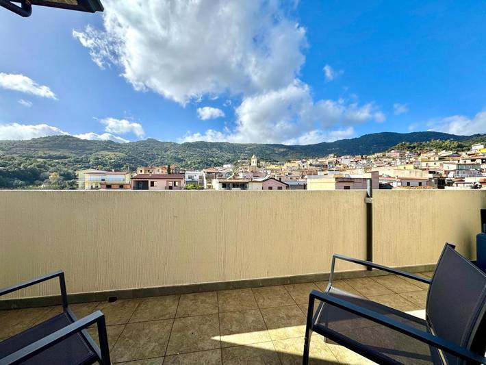 Gîte pour 4 personnes, avec balcon et vue à Loceri - 2